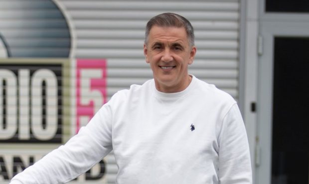 Imagine Stire Cum arată „bolidul eco” ce-l duce pe Cosmin Cernat la Kanal D: „Parcurg zilnic 15 kilometri și chiar mai mult” | 2review.ro