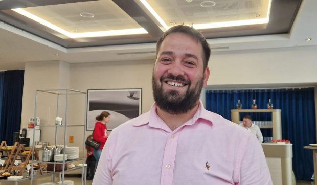 Paradoxul medicinei de familie la țară: Analizor de biochimie în cabinet, dar nu sunt bani de kituri. Dr. Cristian Irimescu: «Stăm cu aparatura modernă degeaba»