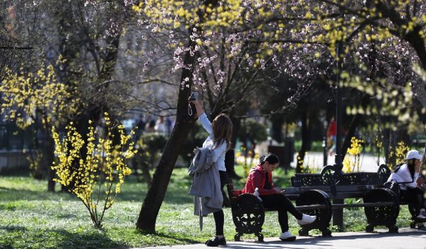 Temperaturile scad brusc în 24 de ore și încep ploile. Cum va fi vremea în minivacanța de 1 Mai