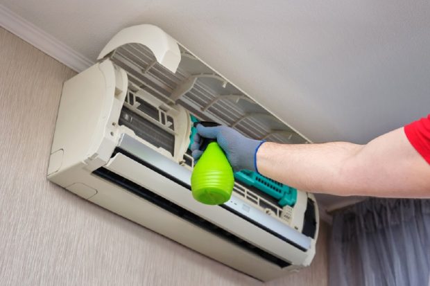 Pregătește-ți aerul condiționat pentru vară: igienizarea, pasul esențial înainte de caniculă