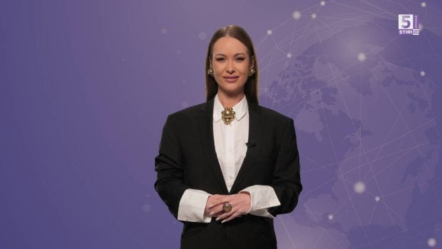 5 știri by Libertatea – Monden. De ce Ema Oprișan o compătimește pe Ella Vişan. S-a despărțit Ramona Olaru de iubitul grec?