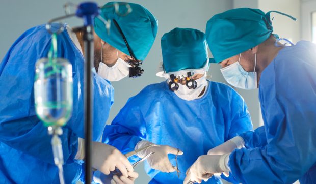 Incident neobişnuit în timpul unei operaţii laparoscopice la Galaţi: ac chirurgical rupt şi găsit cu eforturi precise