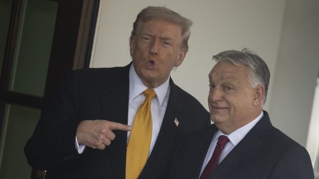 Donald Trump le cere maghiarilor să voteze cu Viktor Orban: „Sunt alături de el!”