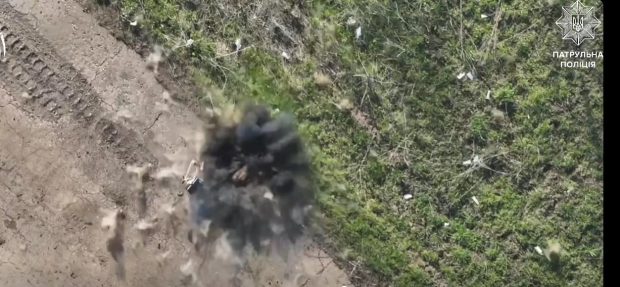 Video cu drone ucrainene care vânează drone rusești, pe frontul din Donețk: „Lovituri de precizie”
