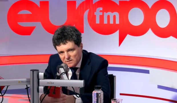 Emisiunea Europa FM cu Nicușor Dan, preluată ilegal de Realitatea Plus: „Această transmisie este ilegal preluată”