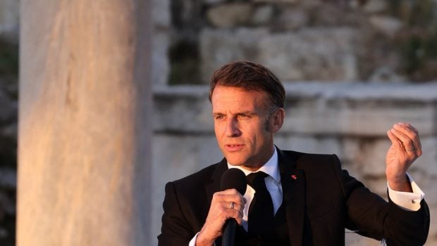 Europa trăiește un „moment unic”, cu atacuri din partea lui Putin, Xi și Trump, și trebuie să devină o „adevărată putere”, afirmă Emmanuel Macron