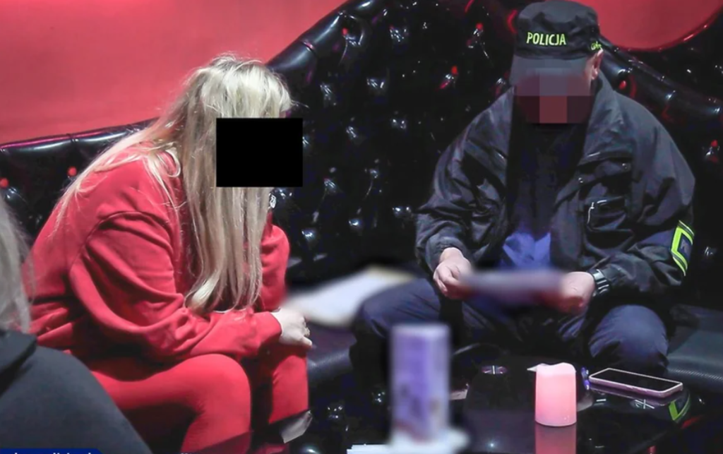 Poza pentru articolul Rețeaua de escorte care a furat milioane de euro de la mii de clienți, în Polonia: „Îmbătați, drogați, duși la bancomate pentru a le goli conturile. Recordul e 235.000 de euro”