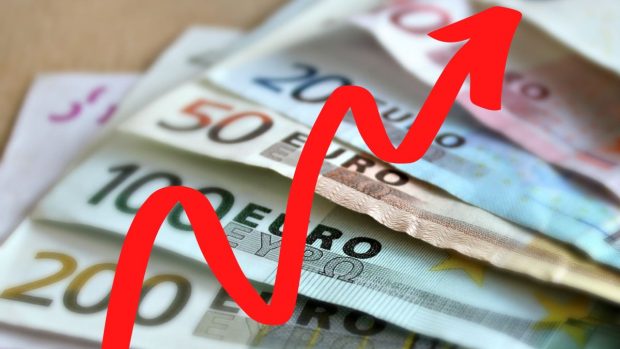 Euro depășește pragul de 5,1 lei în contextul tensiunilor politice și al moțiunii de cenzură