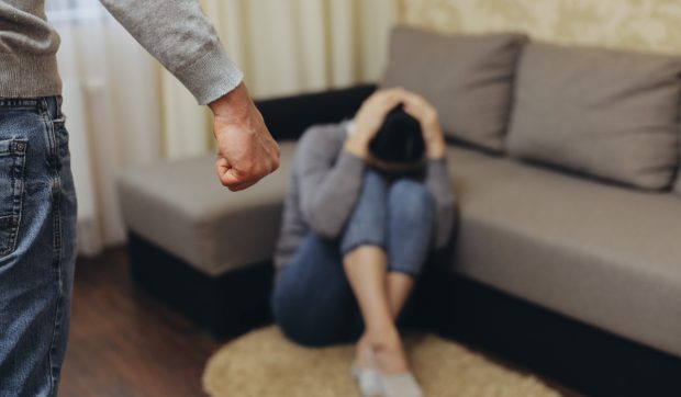 Tânăra din București salvată de agentul de pază după un caz grav de violență domestică