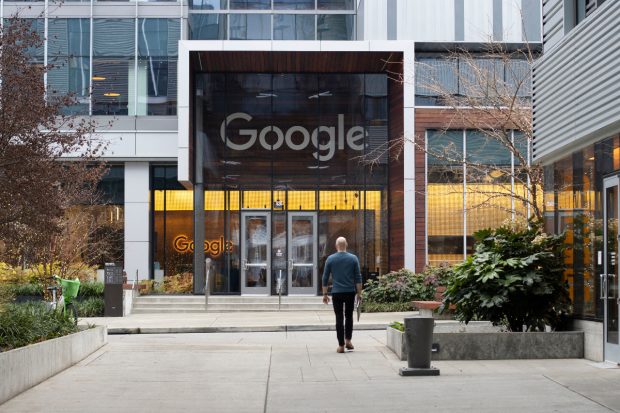 Angajații Google se opun utilizării inteligenței artificiale în proiectele militare ale Pentagonului