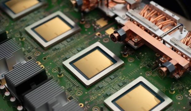 Google își întărește ofensiva în AI cu două procesoare noi, vizând dominația NVIDIA