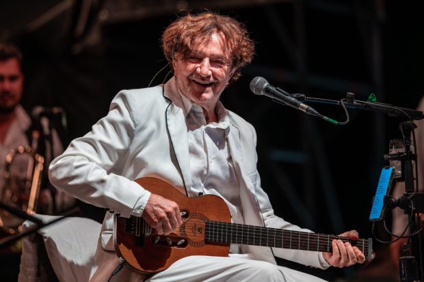 Goran Bregović revine în Oradea după aproape două decenii cu un concert energic alături de Wedding & Funeral Band