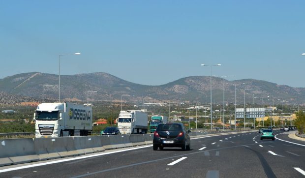 Amenzi de până la 4.000 de euro, permis suspendat 8 ani și pedepse cu închisoarea. Noi reguli pentru șoferi, inclusiv străini, în Grecia