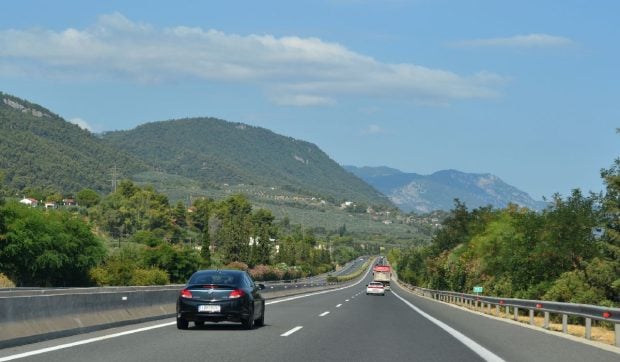 Reguli noi în Grecia pentru șoferi, inclusiv români, din 18 iunie. Autoritățile anunță controale mai stricte în sezonul turistic