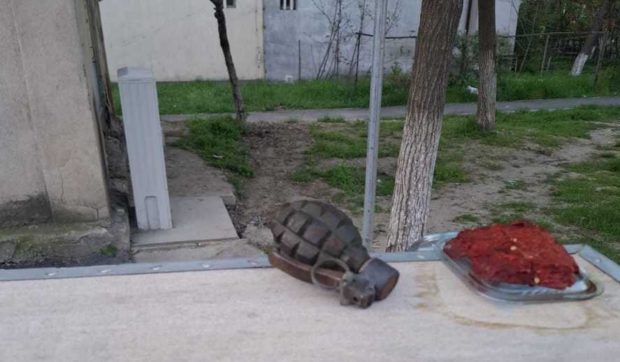 Grenadă din Al Doilea Război Mondial, găsită pe o stradă din Galați, ridicată în condiții de siguranță de pirotehniști