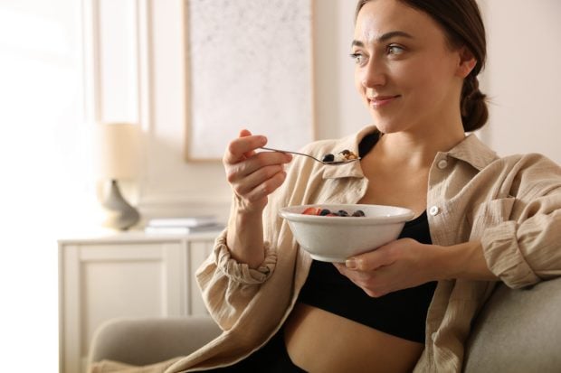 9 gustări delicioase sub 100 de calorii care îți taie foamea instantaneu