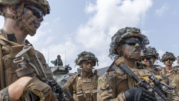 Donald Trump trimite încă 10.000 de soldați în Orientul Mijlociu ca să forțeze Iranul să cedeze