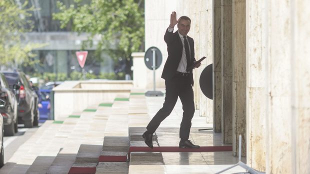 Miniștrii PSD au demisionat în bloc, partidul pregătindu-se să susțină un nou guvern pro-european