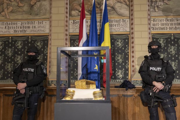 A treia brățară dacică „sechestrată” în Olanda ar putea deveni monedă de schimb în negocieri