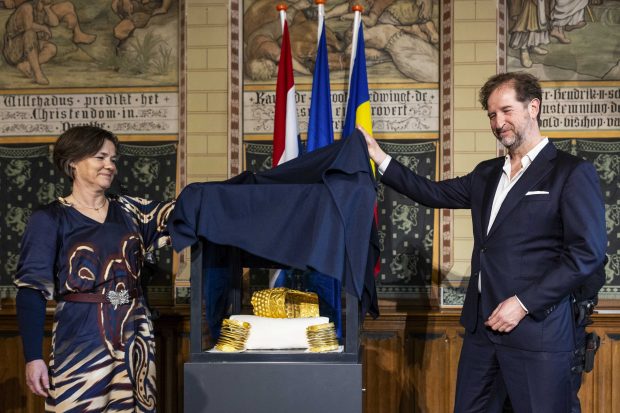 Primele imagini cu brățările dacice și Coiful de la Coțofenești după ce au fost recuperate de poliția olandeză / Coiful, ușor deteriorat. A treia brăţară este încă căutată I VIDEO