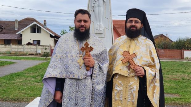 Teodosie și Ioanichie, doi preoți caterisiți, s-au luat la bătaie într-o biserică din Târgu Jiu
