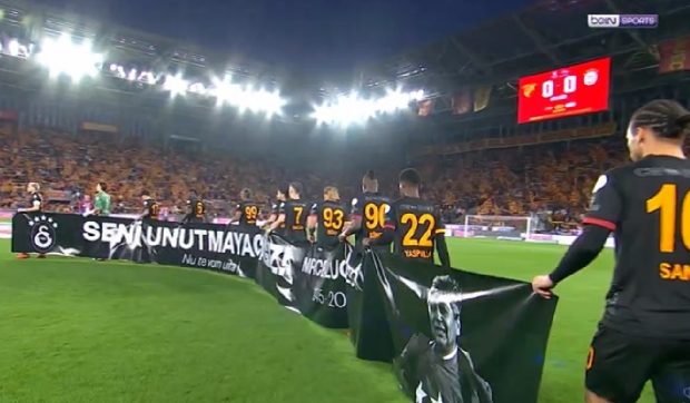 Mircea Lucescu, omagiat de jucătorii de la Galatasaray la meciul din Turcia: „Nu te vom uita!”