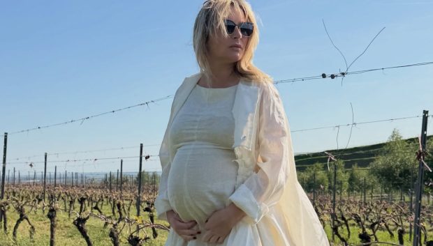 Imagine Stire Laura Cosoi și-a aniversat soacra. Imagini emoționante cu părinții soțului ei. „Cei mai bogați bunici din Univers” | 2review.ro