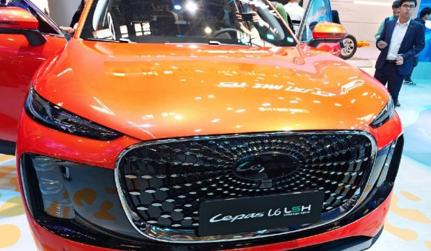 O marcă nouă chinezească de mașini care se va vinde și în România a fost lansată în prima zi a Salonului Auto de la Beijing