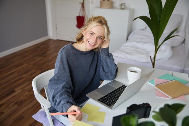 Cum să faci trecerea de la angajat la freelancer fără stres: Ghid pentru un început de drum reușit