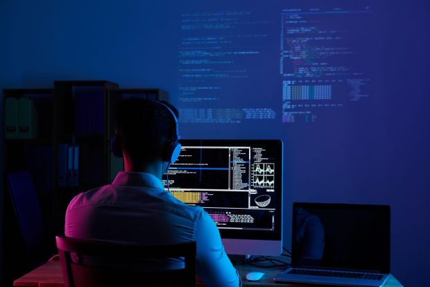 Cum pot roboții software să revoluționeze eficiența afacerii tale