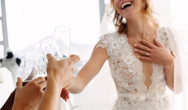 Mireasa a leșinat la propria nuntă, după ce a băut prea multe shot-uri pe stomacul gol, în Marea Britanie: „A venit ambulanța. Doamne, ce rușine!”