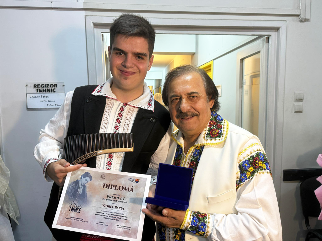 Viorel Papuc alături de maestrul Nicolae Botgros. 