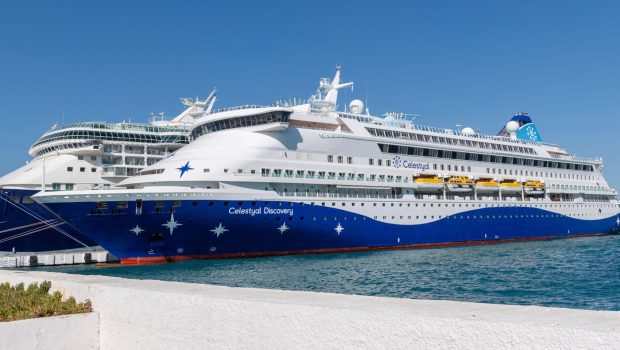 Nava de croazieră luxoasă traversează Strâmtoarea Ormuz, deși traficul rămâne restrâns