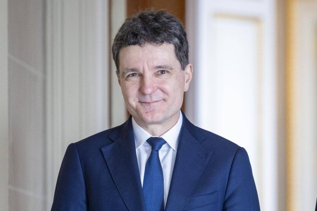 Nicușor și onestitatea românească