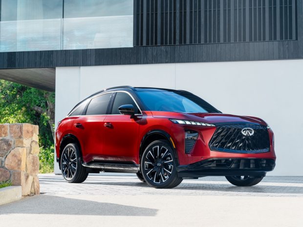 Infiniti QX65 debutează cu o vopsea exclusivistă cu fulgi de aur real, o opțiune rară și impresionantă