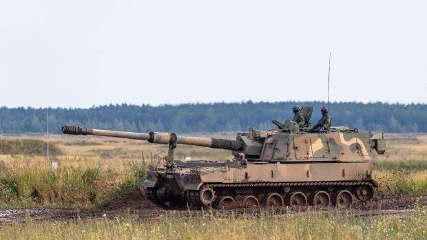 Obuzierul K9 Thunder, care va fi fabricat și în Dâmbovița, poate fi văzut în București