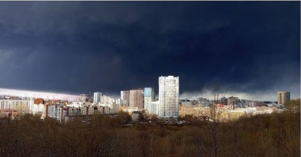 Ploaie cu petrol și cer întunecat într-un oraș din Munții Ural, la 1.500 de kilometri de Ucraina, după o „invazie de drone”