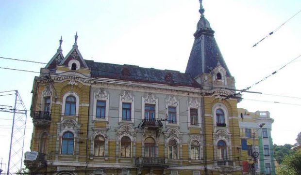 Apartament într-un palat vechi de peste 100 de ani, scos la vânzare. Cât costă locuința aflată în Cluj-Napoca