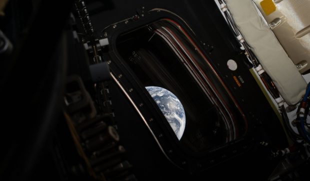 NASA Artemis 2: cu ce telefon au făcut astronauții pozele în spațiu