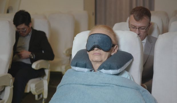 Persoanele în vârstă ar trebui să evite să stea una lângă alta în avion, avertizează cercetătorii
