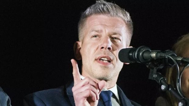 Ce se întâmplă cu prețul plafonat pentru benzină în Ungaria. Anunțul lui Peter Magyar după discuțiile cu șefii MOL