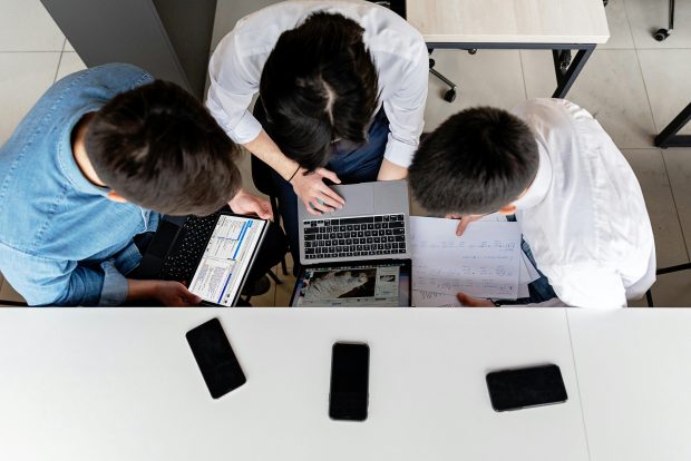 Cum transformă inteligența artificială căutările locale și ce înseamnă asta pentru afacerile din România