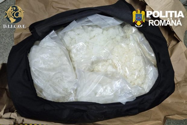 Capturat la Oradea un polonez care încerca să comercializeze peste 150 kg de droguri „cristal” prin metoda dead drop