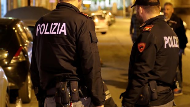 Diamant de 26 de carate, de 300.000 de euro, furat dintr-o casă din Napoli, după ce hoții au adormit victimele