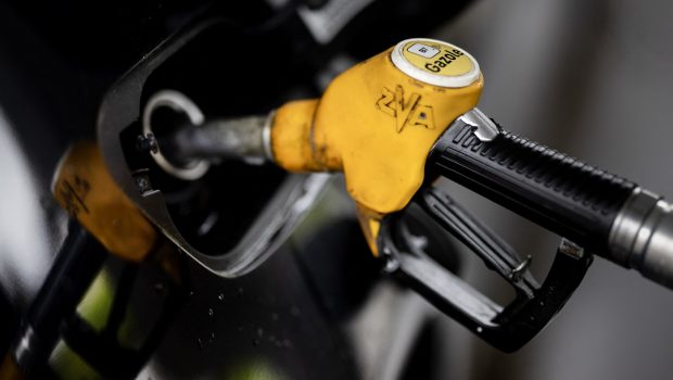 Preţul petrolului Brent urcă peste 118 dolari pe baril, pe fondul presiunilor continue asupra Iranului