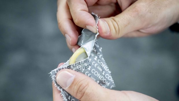 Lipsa prezervativelor pe piață, cauzată de criza din Orientul Mijlociu: prețurile vor crește semnificativ