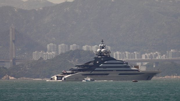 Un iaht de 500 de milioane de dolari al unui oligarh rus a trecut prin blocada din Strâmtoarea Ormuz