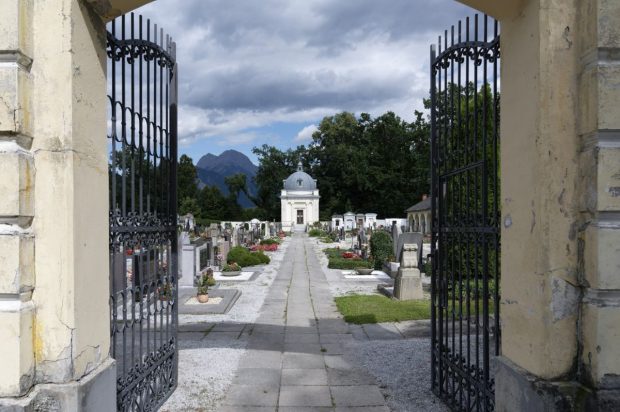 Profanările de morminte pentru furtul dinților de aur de la cadavre au îngrozit Austria