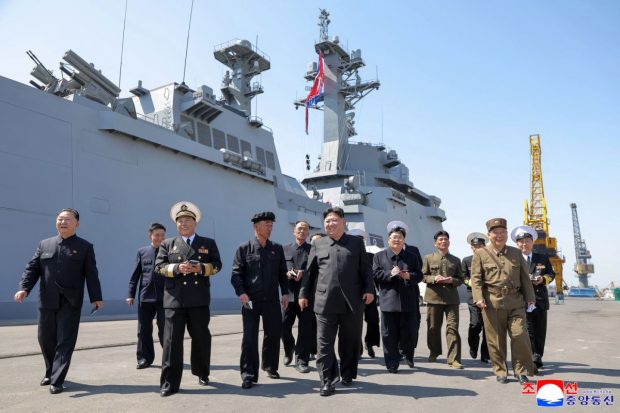 Kim Jong a testat distrugătorul de 5.000 de tone Choe Hyon, dotat cu rachete nucleare