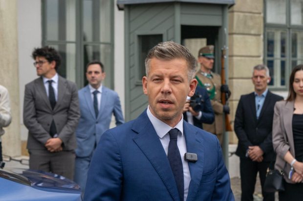 Péter Magyar a vizitat Palatul Prezidențial și l-a zărit pe Viktor Orbán la balconul vecin: „Ca-n filme”